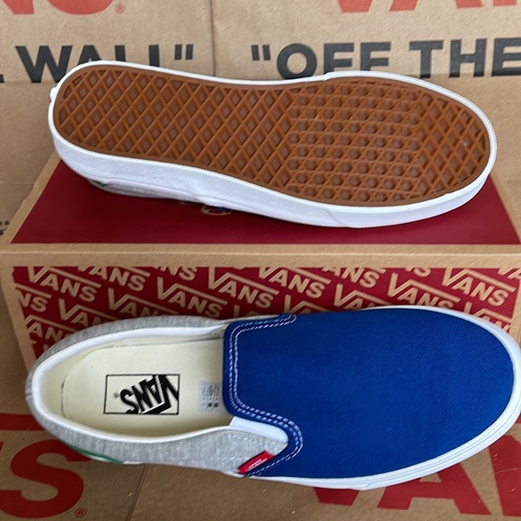 Vans Men’s Classic Slip On Vans Coastal Grey/True White sneakers - Picture 4 of 16